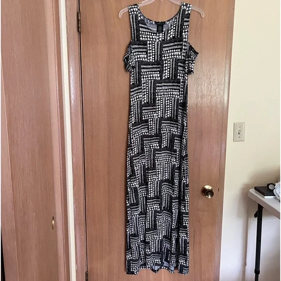 Design History | Dresses | Womens Design History Onyx Geo Cold Shoulder Maxi  Dress | Poshmark